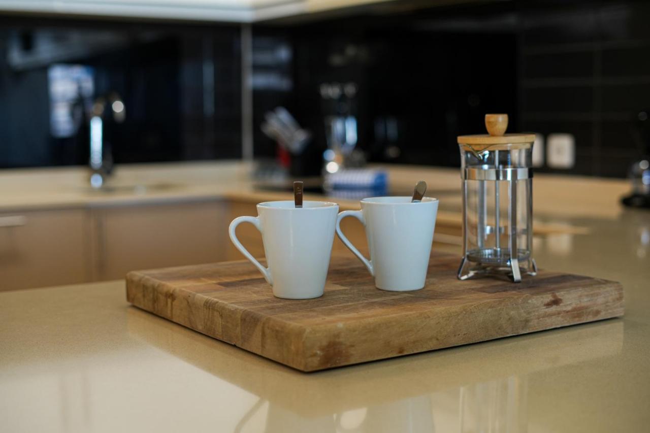 Bay View Modern Apartment อัลบูเฟรา ภายนอก รูปภาพ